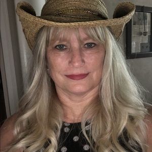 Meet your Posher, Becky